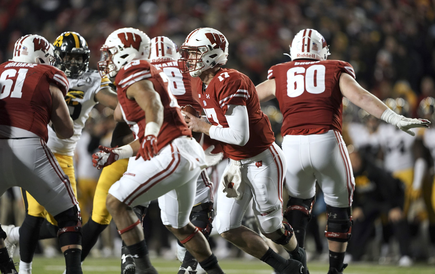 Badgers 24, Hawkeyes 22